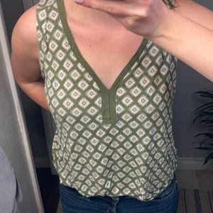 Soft graphic Old Navy tee! Just in time for summer